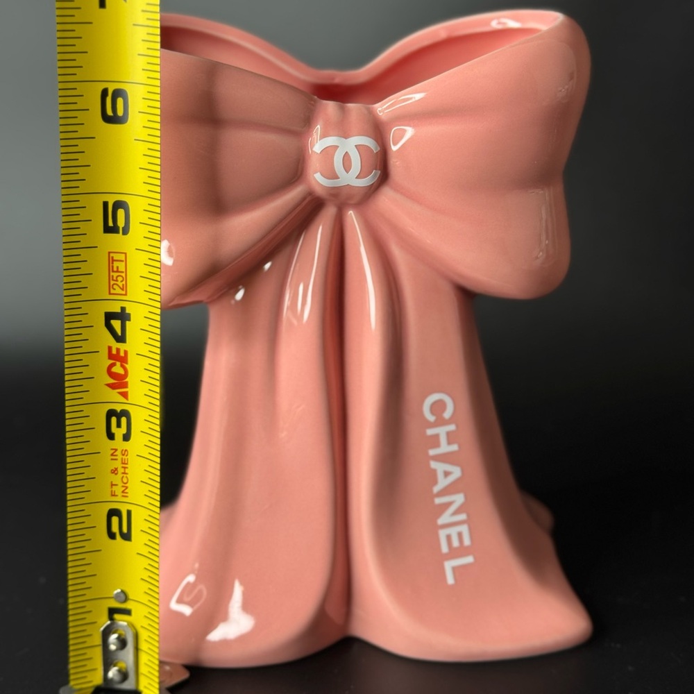 CHANEL Pink Bow Vase - Picture 2 of 6